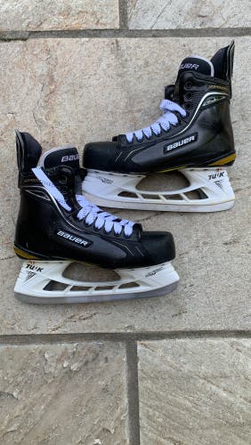 2011 Bauer Supreme TotalOne Hockey Skates Regular Width 8.5 (Used)