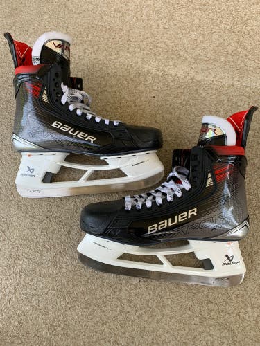 LIKE NEW 2023 Bauer Vapor X5 Pro Hockey Skates Regular Width 8.5 (Used)