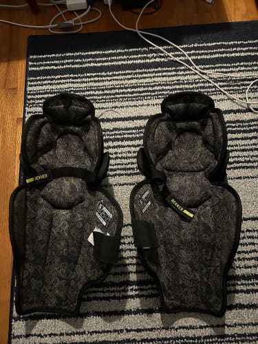 Senior Sher-Wood Rekker Legend 4 15" Shin Pads (Used)