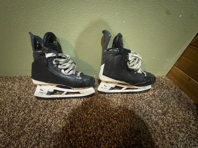 2025 Bauer Vapor Flylite Hockey Skates Regular Width 7.5 (Used)