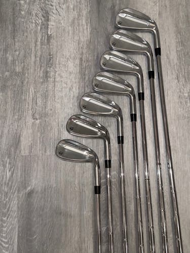 TaylorMade 2025 P790 Right-Handed Iron Set (7 Clubs) - Dynamic Gold S300 Stiff