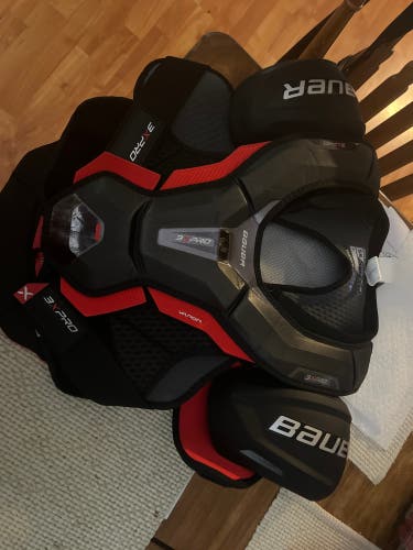Men's Medium Senior Bauer Vapor 3X Shoulder Pads (New)