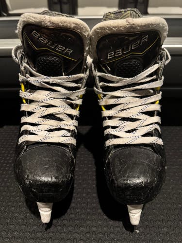 Black/Yellow 2024 Bauer Supreme M40 Hockey Skates Regular Width Size 1.5 (Used)