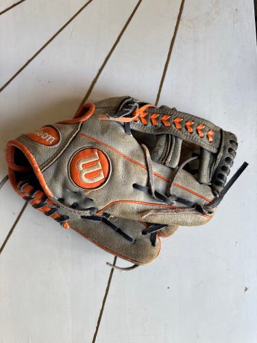 Wilson A450 RH Infield Baseball Glove 11" (Used)