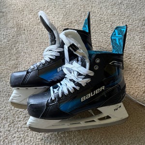 Black Bauer X Hockey Skates Regular Width 8.5 (Used)