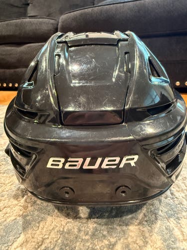 Large Bauer Re-Akt 155 Helmet (Used)