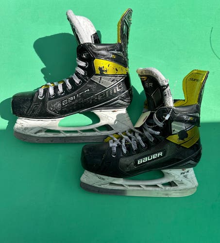 Intermediate Bauer Supreme 3S Hockey Skates | Size 4.5, Fit 2