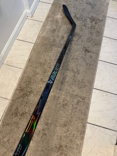 Bauer Pulse Stick (Skinned as Blackout FlyLite)