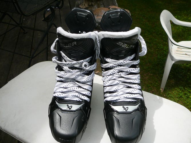 Black Bauer Supreme Shadow Hockey Skates 8.5 (New)