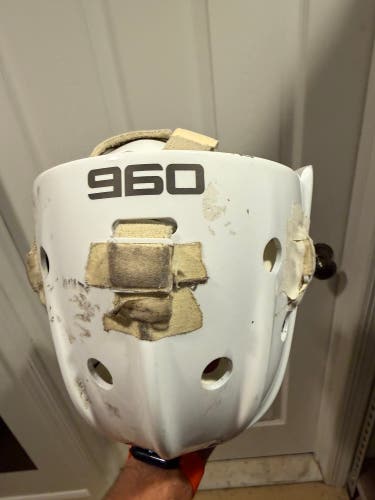 Senior Medium Bauer Profile 960 Goalie Mask (Used)