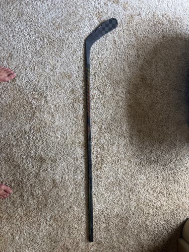 2 available Intermediate Warrior Covert QR6 Pro Right Handed Hockey Stick W03 65 Flex (New) Cut 1”