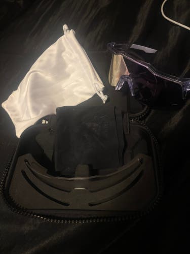 Medium 100% Sunglasses (New)