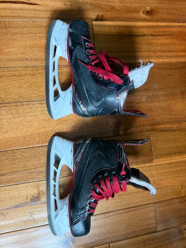 2019 Bauer Vapor X2.7 Hockey Skates Regular Width Size 2 (Used)