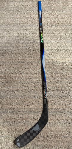 Junior Bauer Vapor Flylite Right Handed Hockey Stick P92 50 Flex (Used)
