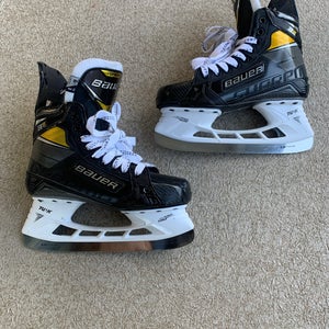 LIKE NEW Bauer Supreme 3S Pro Hockey Skates Regular Width Size 6 (Used)