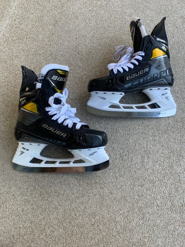 LIKE NEW Bauer Supreme 3S Pro Hockey Skates Regular Width Size 6 (Used)