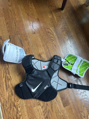 Medium/Large Adult Nike Vapor Elite Shoulder Pads (New)