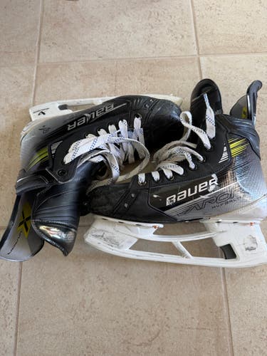 Black/Yellow 2023 Bauer Vapor Hyperlite 2 Hockey Skates Pro Stock 7 (Used)