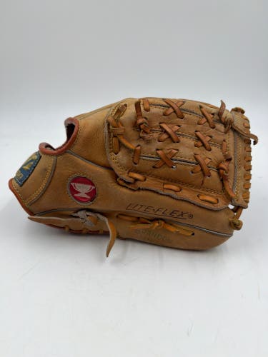 Mizuno red cup 11.75 infield Baseball Glove