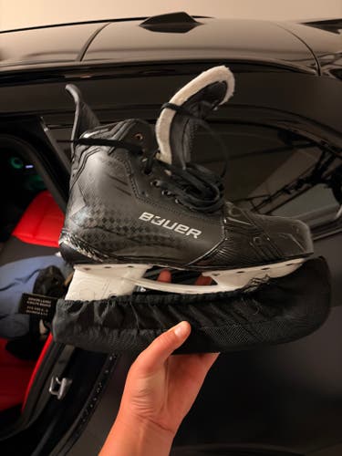 Black 2025 Bauer Supreme Shadow Hockey Skates 9.5 (Used)