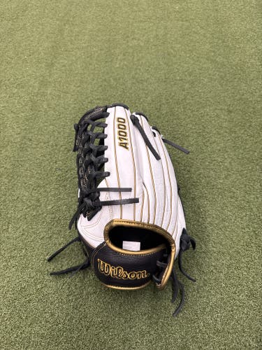 Wilson A1000 LH Outfield Softball Glove White and Black w/ Black Laces 12.5" (New)