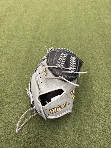 Wilson A2000 RH Catcher's Softball Glove Grey and Black w/ Grey Laces 34" (New)