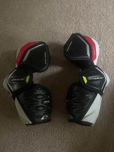Bauer Vapor Hyperlite Senior Medium Elbow Pads Pro Stock (used)