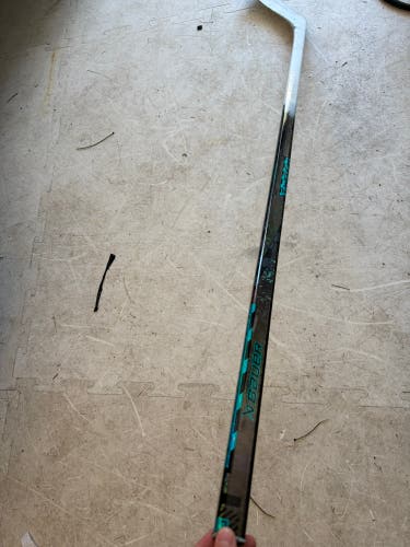 Intermediate Bauer Twitch Left Hand Hockey Stick P90TM 60 Flex Pro Stock (Used)