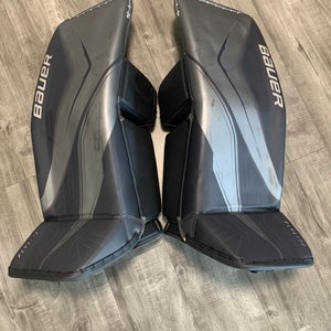 34" Bauer FlyLite Goalie Leg Pads (Used)………,,,,,