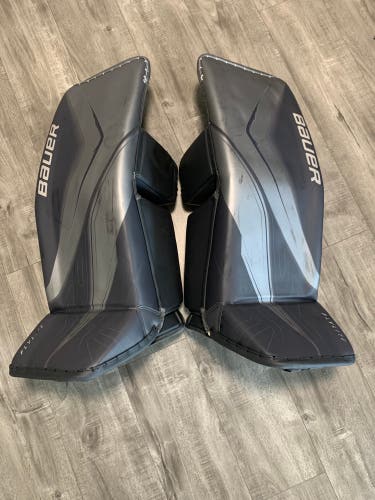34" Bauer FlyLite Goalie Leg Pads (Used)………,,,,,