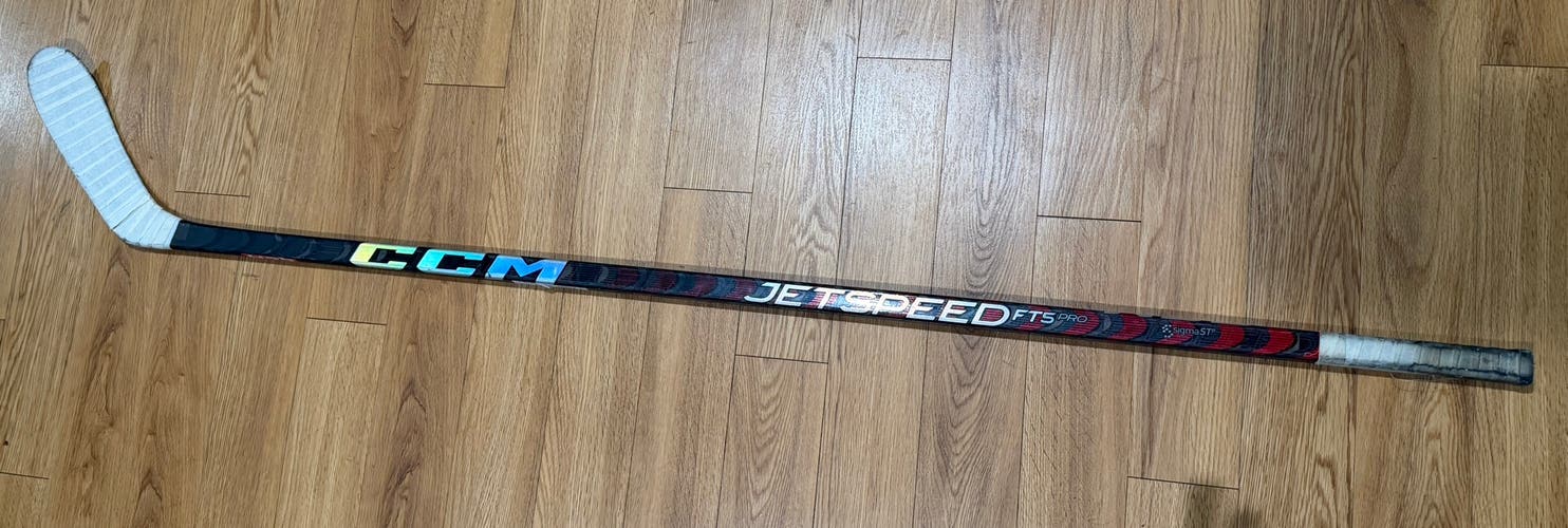 Senior CCM JetSpeed FT5 Pro Right Handed Hockey Stick P28 75 Flex (Used)