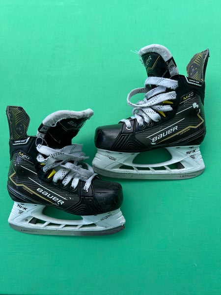 Junior Bauer Supreme M40 Hockey Skates | Size 2EE