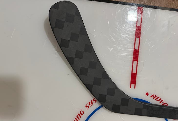 Junior CCM Ribcor Trigger 9 Pro Right Handed Hockey Stick P29 40 Flex (Used)