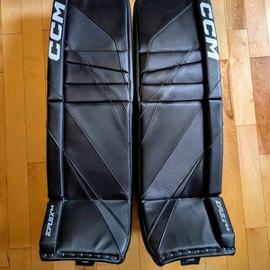 35" CCM EFlex 6.9 Goalie Leg Pads (New)