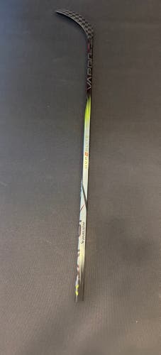 Intermediate Bauer Vapor Hyperlite 2 Right Handed Hockey Stick P28 55 Flex (New)