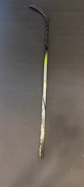 Intermediate Bauer Vapor Hyperlite 2 Right Handed Hockey Stick P28 55 Flex (New)