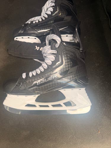 Black Bauer Supreme Mach Hockey Skates Regular Width Pro Stock 10 (New)