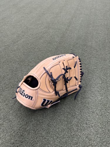Wilson A2000 RH Pitcher's Baseball Glove 12" (New)