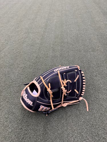 Wilson A2000 RH Pitcher's Baseball Glove 12" (New)