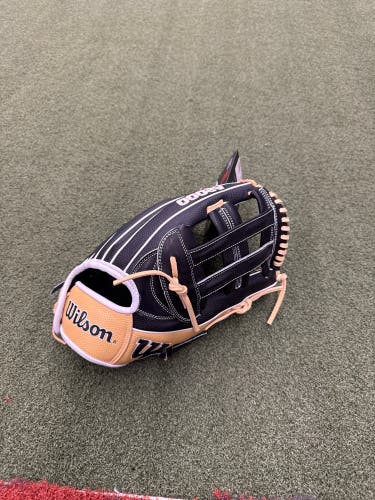 Wilson A2000 RH Outfield Baseball Glove 12.25" (New)