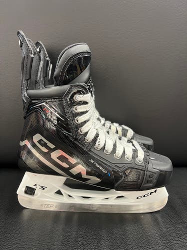Pro Stock CCM JetSpeed FT6 Pro Black Hockey Skates Size 6.75R (Used)