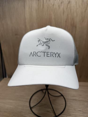 Arc'teryx Hat Cap Snap Back Mens One Size Gray Mesh Trucker Logo Outdoor