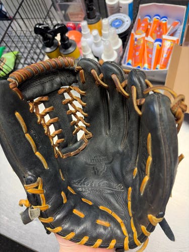 Akadema ADL18 RH Infield Baseball Glove 11.5" (Used)