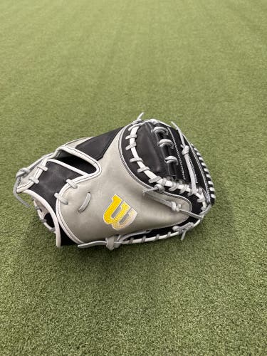 Wilson A2000 RH Catcher's Baseball Glove 33.5" (New)