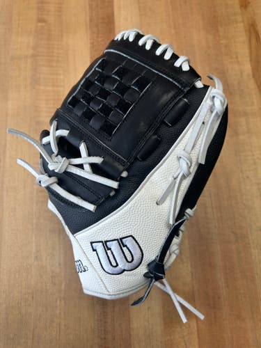 Wilson A2000 - WBW10267512 - 12" - P12 - RH Throw Fastpitch Softball Glove (NEW)