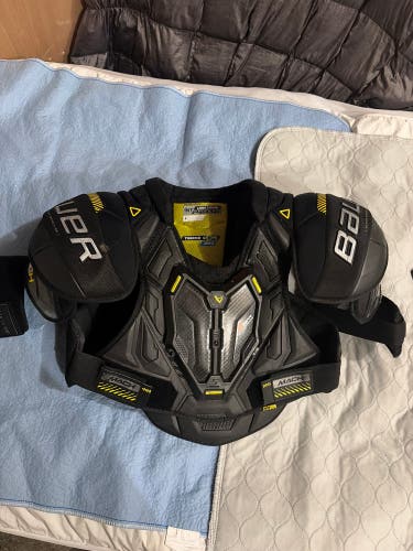 Men's Large Senior Bauer Supreme Mach Shoulder Pads (Used)