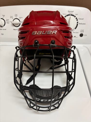 Medium Bauer Re-Akt 150 Helmet (New)