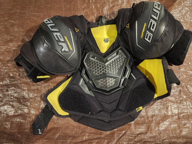 Small Junior Bauer Shoulder Pads (Used)