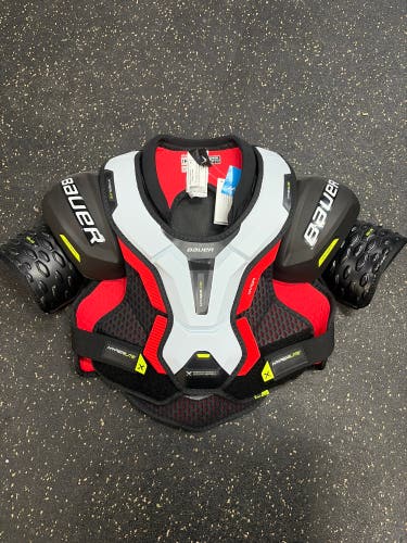 Medium INT Bauer Vapor Hyperlite (New) Shoulder Pads Item#CCIM
