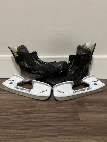 Bauer Vapor Hyperlite 2 Hockey Skates Size 7, Fit 2. Boot and True Shift Max Holders